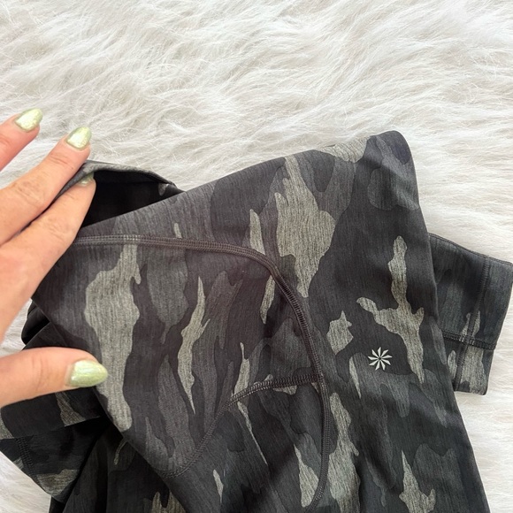 Athleta Ultimate Stash Pocket Camo 7/8 Tight - Picture 7 of 11